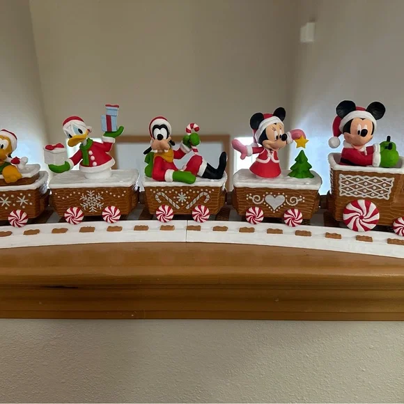 Disney Festive Train Set with Mickey and Friends - Picture 1 of 3